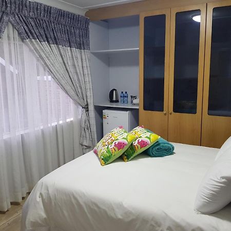 Good 2 Go Guest House Беноні Екстер'єр фото