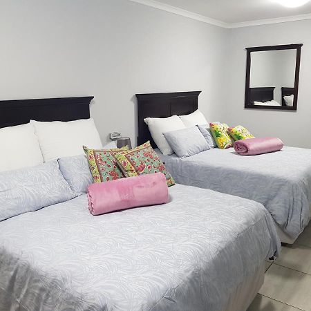 Good 2 Go Guest House Беноні Екстер'єр фото
