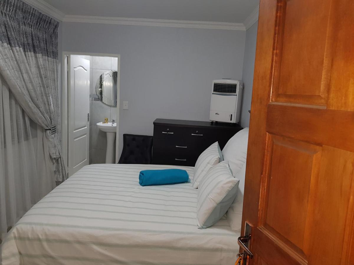 Good 2 Go Guest House Беноні Екстер'єр фото