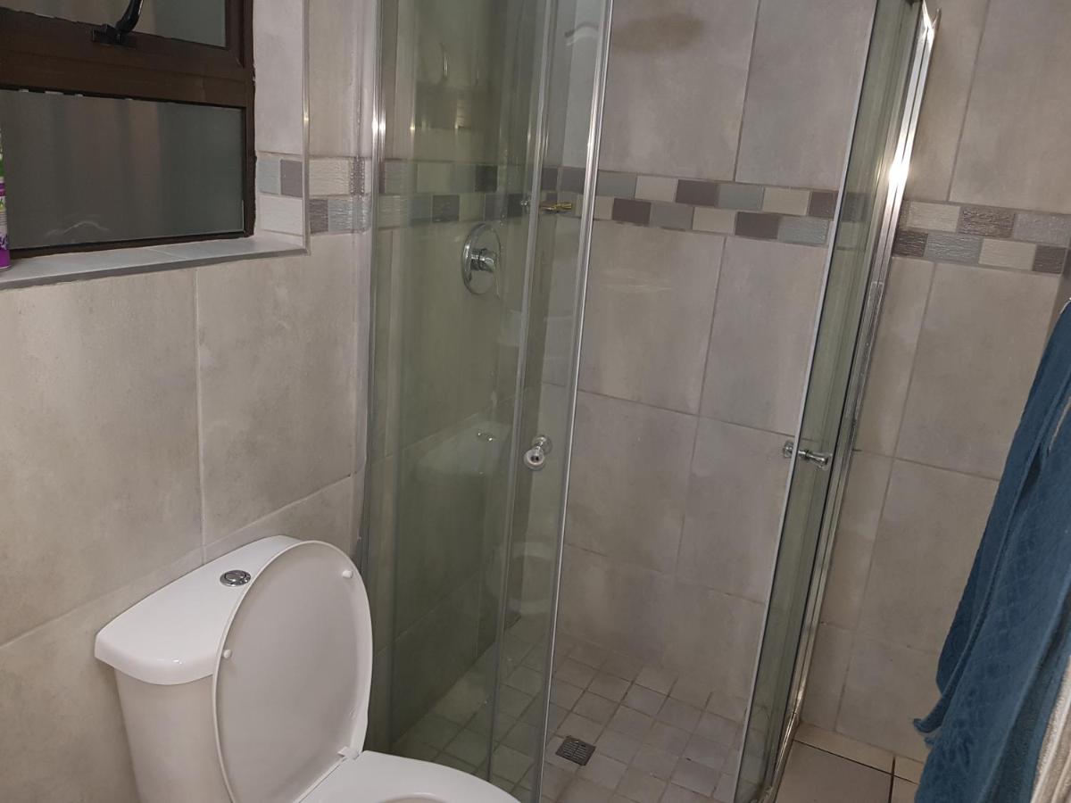 Good 2 Go Guest House Беноні Екстер'єр фото