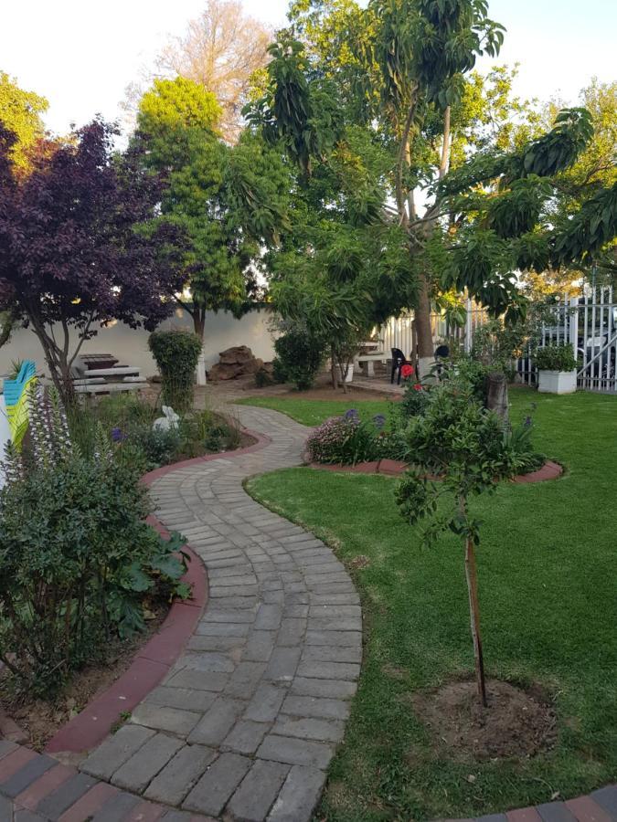 Good 2 Go Guest House Беноні Екстер'єр фото