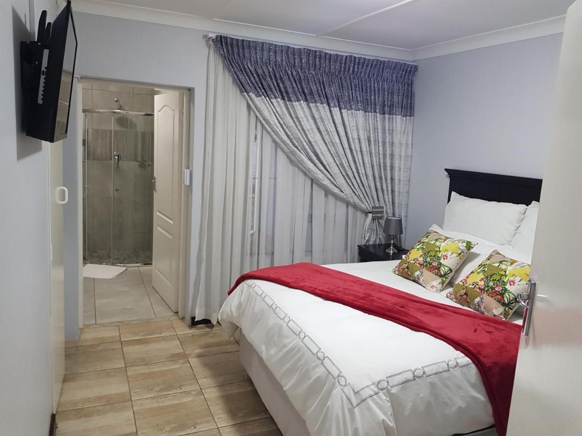 Good 2 Go Guest House Беноні Екстер'єр фото