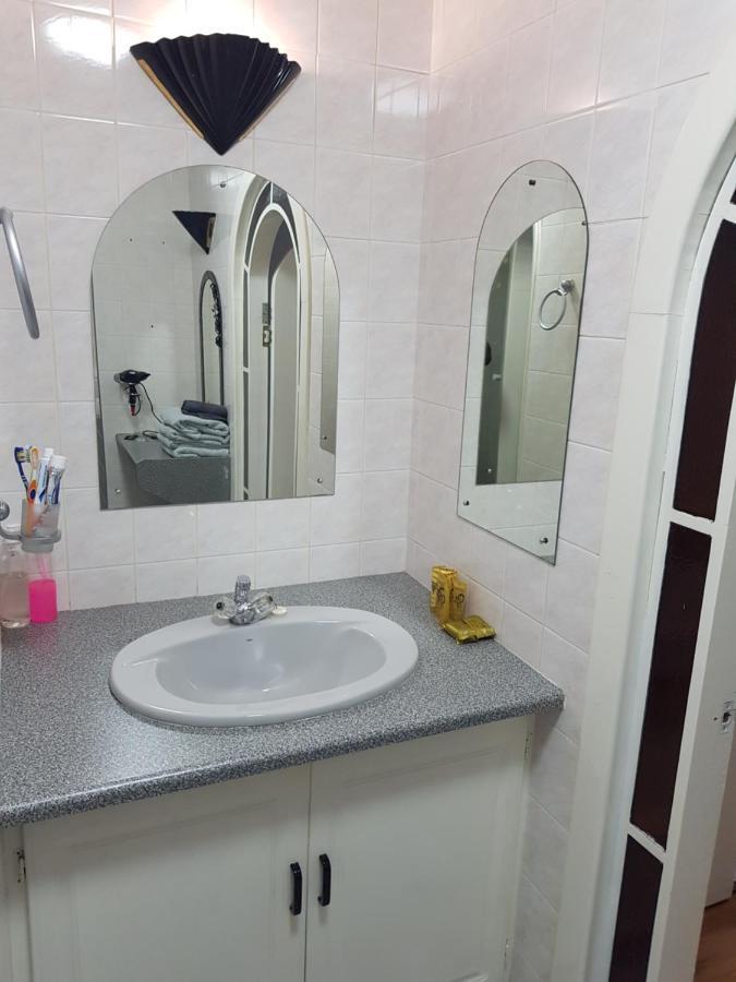 Good 2 Go Guest House Беноні Екстер'єр фото
