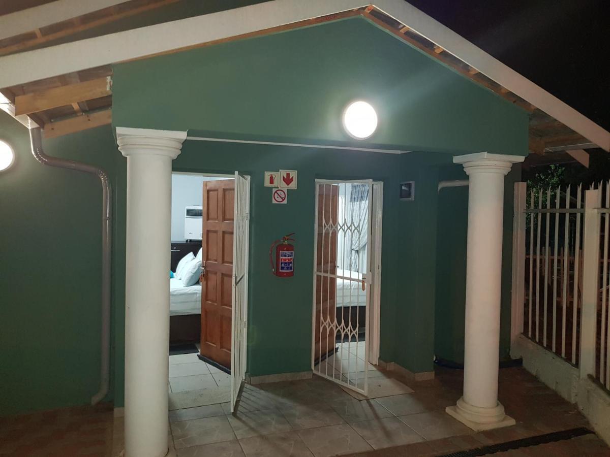 Good 2 Go Guest House Беноні Екстер'єр фото